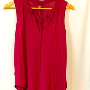 LOFT SLEEVELESS TSHIRT MATERIAL. WITH SLIGHT VNECK GOOD CONDITION. SIZE M